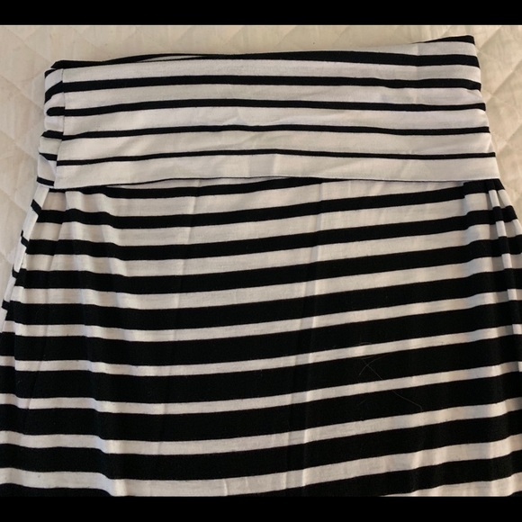 Black and White Stripe Skirt - Picture 4 of 5